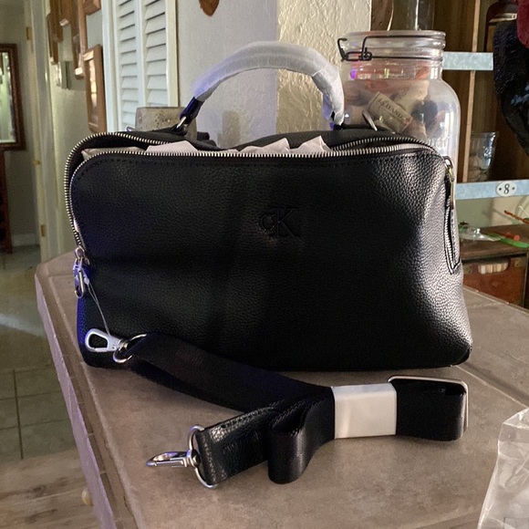 Gorgeous Black Leather CK Bag - Picture 3 of 16
